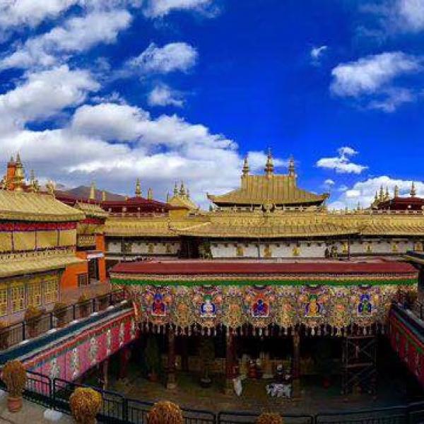 Le temple du Tsulakang à Lhasa